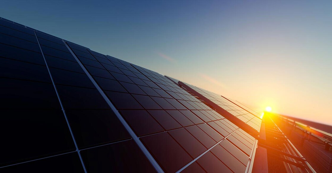 solar കാർബൺ പ്രസരണം 26,000 ദശലക്ഷം മെട്രിക് ടൺ കുറയ്ക്കാൻ കഴിയുമെന്ന് മുൻ ഊർജ-വ്യവസായ മന്ത്രി ഡോ. മുഹമ്മദ് ബിൻ സലേഹ് അൽ സദ. Image Credits: Pixelci/Istockphoto.com