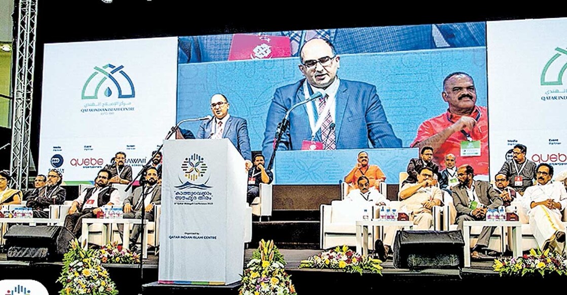 എട്ടാം ഖത്തർ മലയാളി സമ്മേളനത്തിന്റെ സമാപന സമ്മേളനം ഉദ്ഘാടനം ചെയ്തു പ്രസംഗിക്കുന്ന ഇന്ത്യൻ സ്ഥാനപതി വിപുൽ.