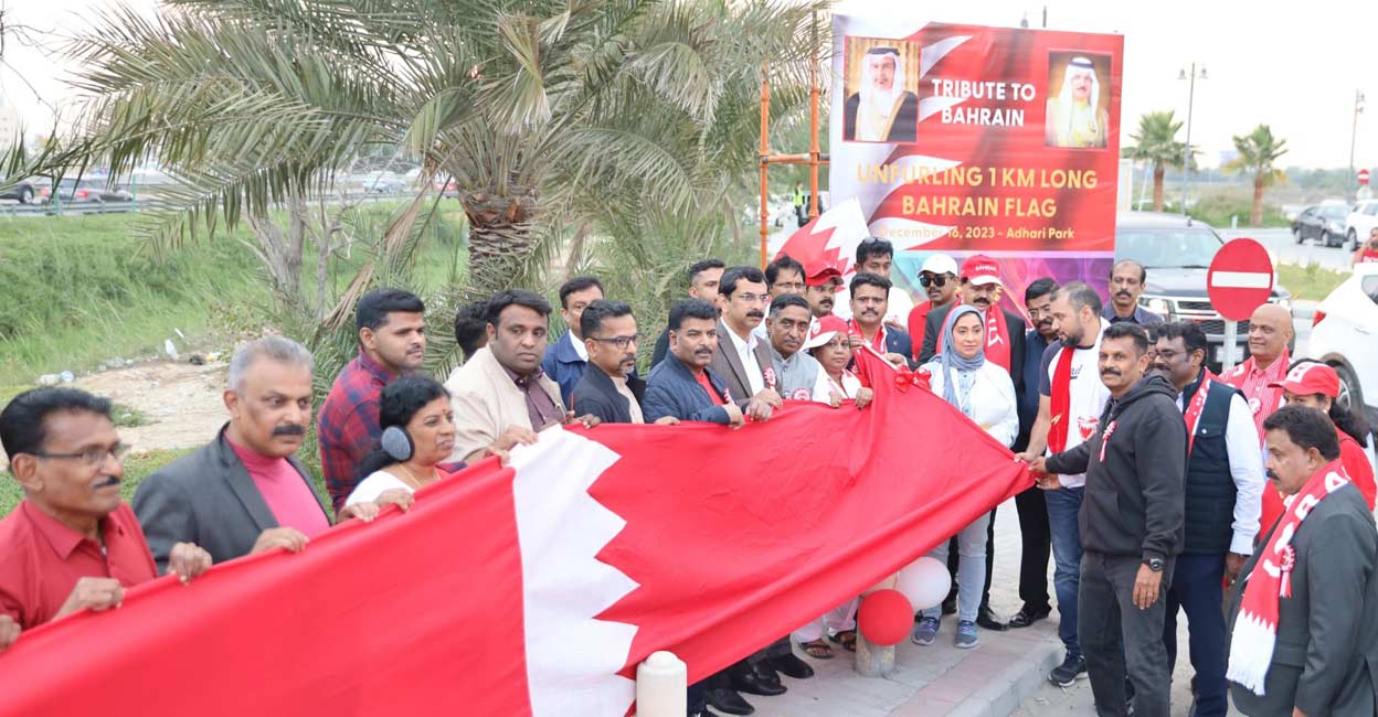 Bahraini National Flag Celebration: A Thousand People Hold One Kilometer Long Flag