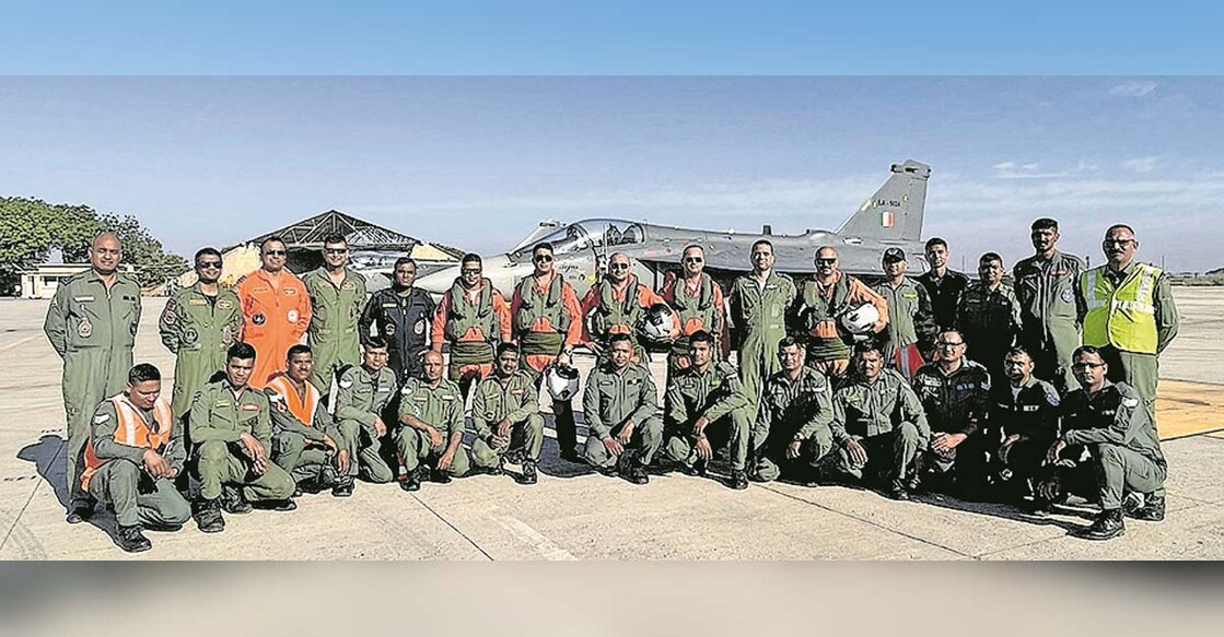 tejas സംയുക്ത വ്യോമ പരിശീലനത്തിൽ പങ്കെടുക്കാനെത്തിയ ഇന്ത്യൻ യുദ്ധവിമാനമായ തേജസും സൈനികരും.