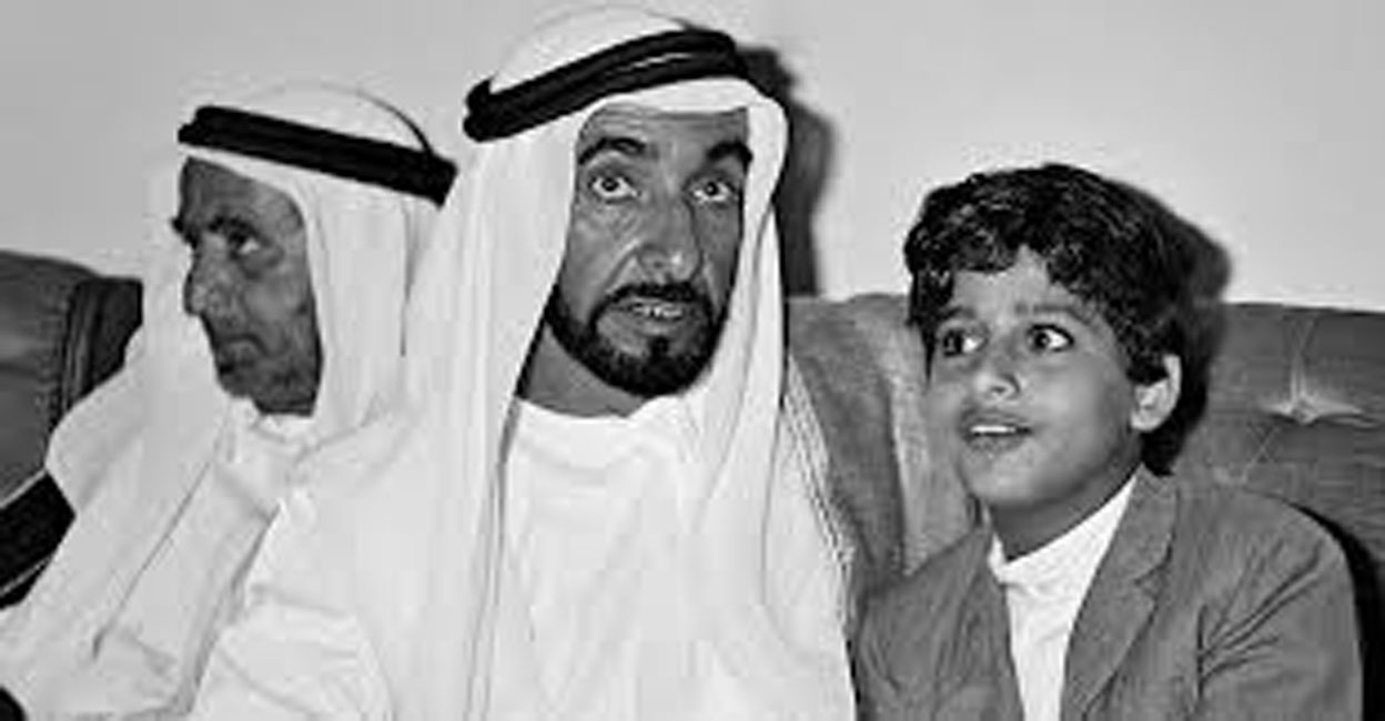 Sheikh Zayed Mask ഷെയ്ഖ് സായിദ് സ്മരണയിൽ യുഎഇ; സമൂഹമാധ്യമങ്ങളിൽ നിറഞ്ഞ് രാഷ്ട്രപിതാവ്