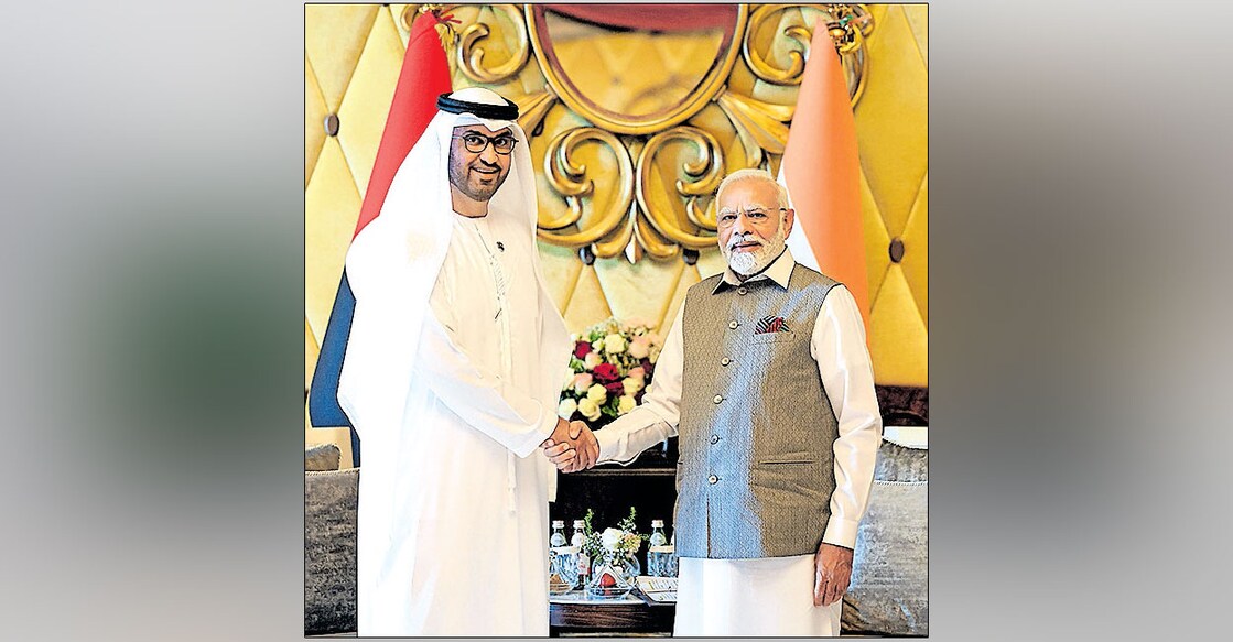 modi യുഎൻ കാലാവസ്ഥാ ഉച്ചകോടി കോപ്28ന്റെ നിയുക്ത അധ്യക്ഷൻ ഡോ.സുൽത്താന് അൽ ജാബിറും പ്രധാനമന്ത്രി നരേന്ദ്രമോദിയും അബുദാബിയിൽ കൂടിക്കാഴ്ച നടത്തിയപ്പോൾ.