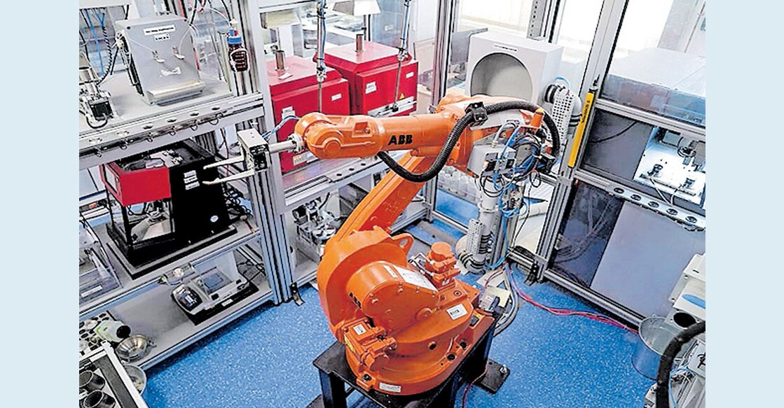 robot ദുബായ് സെൻട്രൽ ലബോറട്ടറിയിലെ റോബട്.