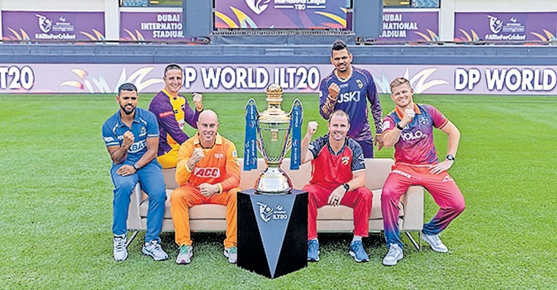 international-league-twenty20-match ഇന്റർനാഷനൽ ലീഗ് ട്വന്റി 20 ട്രോഫിയുമായി ടീം ക്യാപ്റ്റന്മാർ.