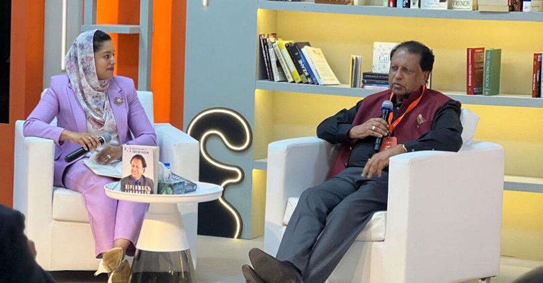 tp-srinivasan-at-the-sharjah-international-book-fair ചിത്രം: സ്പെഷൽ അറേഞ്ച്മെന്റ്