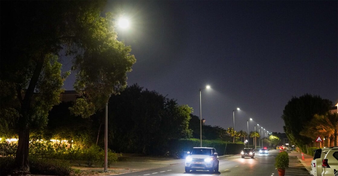 streets-in-40-dubai-areas-to-be-better-lit-by-2026 ദുബായുടെ പ്രാന്തപ്രദേശങ്ങളിൽ പുതുതായി സ്ഥാപിച്ച തെരുവുവിളക്കുകൾ. ചിത്രം: ആർടിഎ