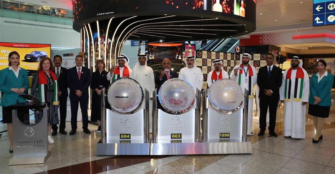 tj-allen-received-a-prize-10-lakh-us-dollars-in-dubai-duty-free-millennium-millionaire-draw tj-allen-received-a-prize-10-lakh-us-dollars-in-dubai-duty-free-millennium-millionaire-draw
