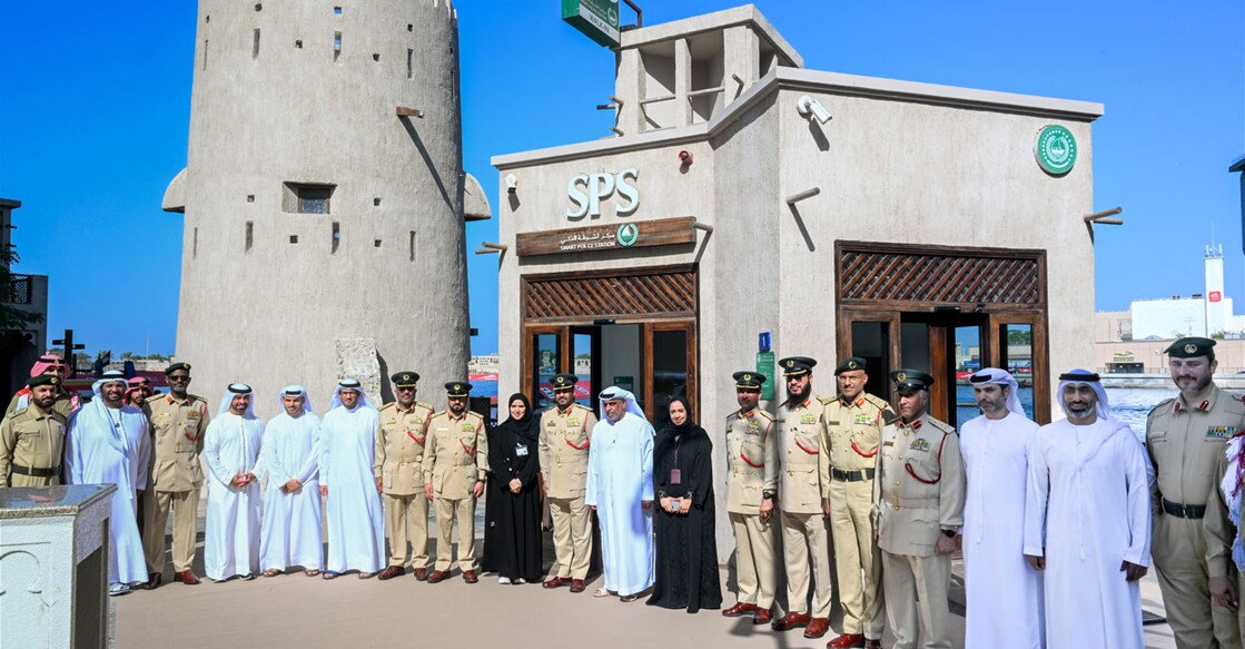 walk-in-smart-police-station-opens-in-bur-dubai-grand-souk-area ബർദുബായിയിൽ ഉദ്ഘാടനം ചെയ്ത 'വോക്ക്-ഇൻ' സ്മാർട് പൊലീസ് സ്റ്റേഷൻ. ചിത്രത്തിന് കടപ്പാട്: ദുബായ് പൊലീസ്