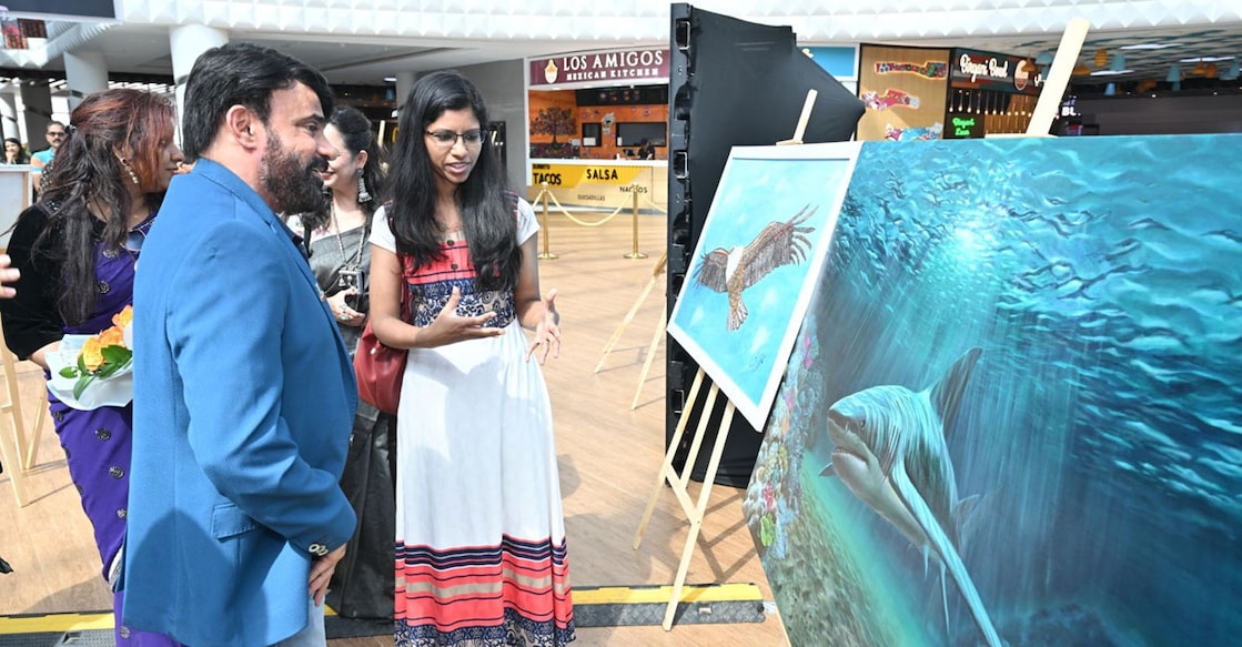 painting-exhibition-at-oman-avenues-mall