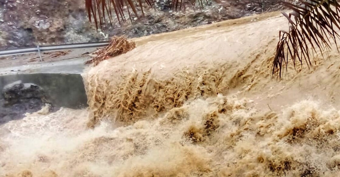 oman-rain ഒമാനിൽ നിറഞ്ഞൊഴുകുന്ന വാദികൾ