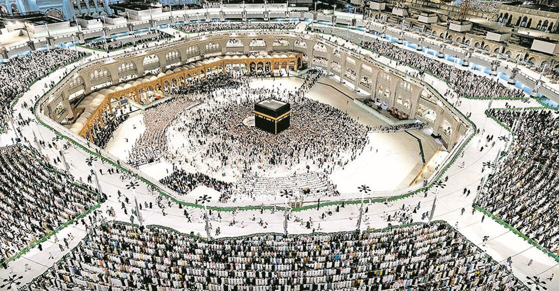 pilgrims-flock-to-the-mosques-of-mecca-and-medina