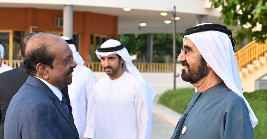 mohammed-bin-rashid-receives-ramadan-greetings-from-yusuff-ali ലുലു ഗ്രൂപ്പ് ചെയർമാൻ എം.എ. യൂസഫലി ഷെയ്ഖ് മുഹമ്മദ് ബിൻ റാഷിദ് അൽ മക്തൂമിന് റമസാൻ ആശംസകൾ കൈമാറുന്നു. ചിത്രം : സ്പെഷ്യൽ അറേഞ്ച്മെന്റ്