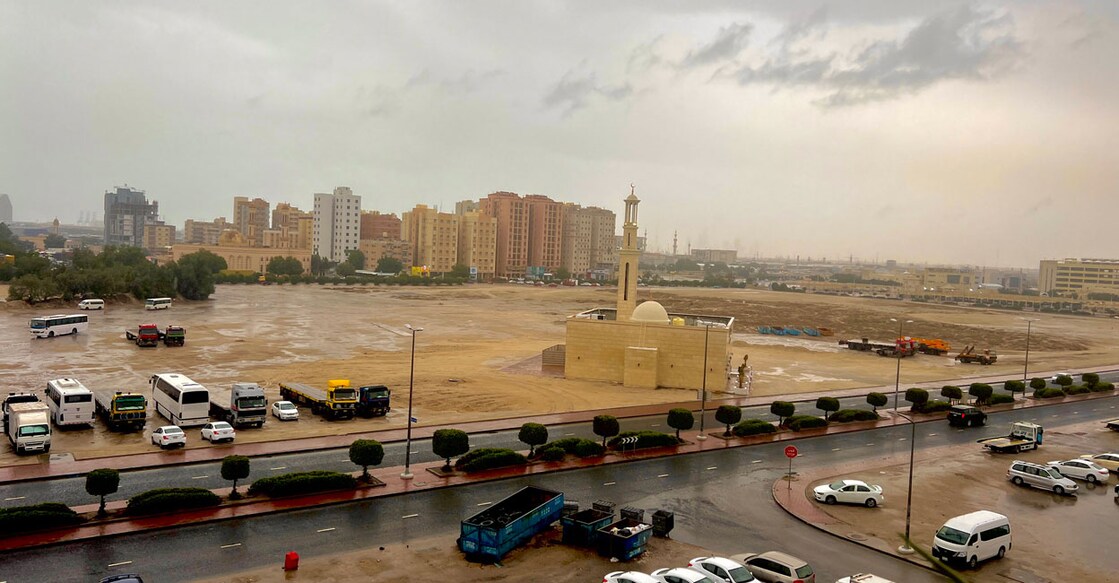 rainy-day-in-kuwait കനത്ത മഴയോടൊപ്പം നേരിയതോതിൽ ആലിപ്പഴവർഷവും പ്രതീക്ഷിക്കാമെന്ന് അൽ-ഖരാവി.