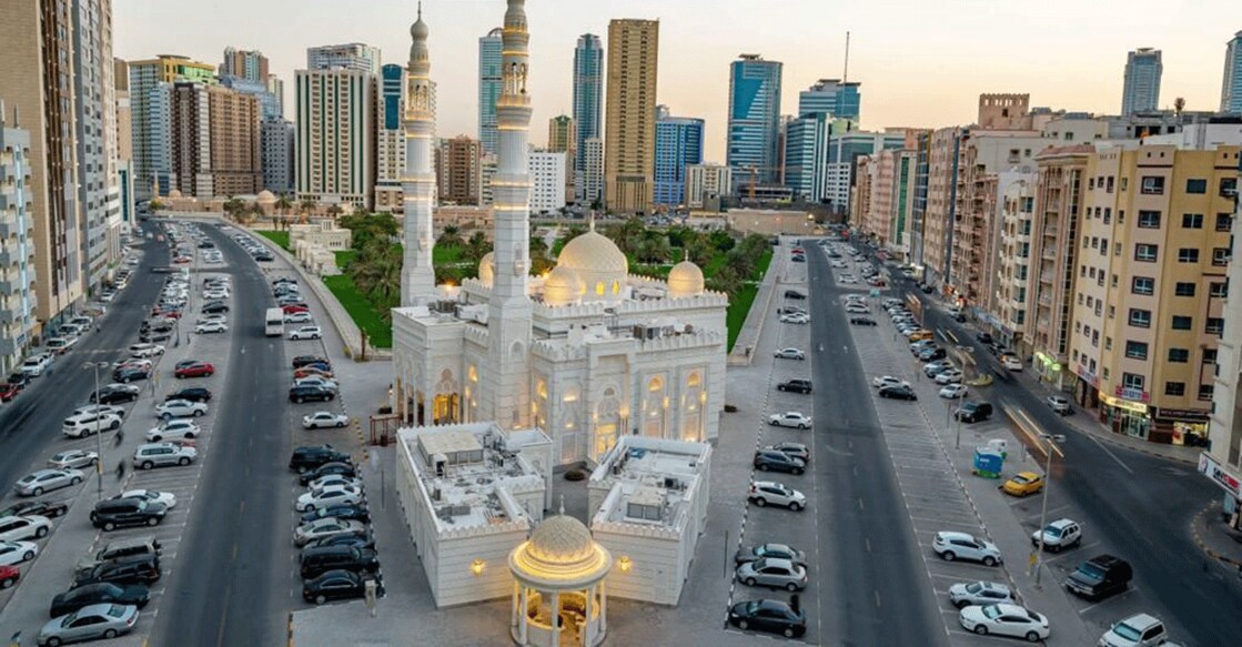 uae-president-orders-monthly-allowance-of-50-per-cent-of-basic-salary-for-all-mosque-staff യുഎഇയിലെ പള്ളി ഇമാമുമാർക്കും ഇതര ജീവനക്കാർക്കും 50% ശമ്പളവർധന. Image Credit: WAM.
