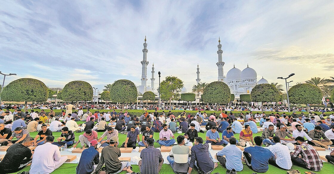 iftar-at-sheikh-zayed-grand-mosque
