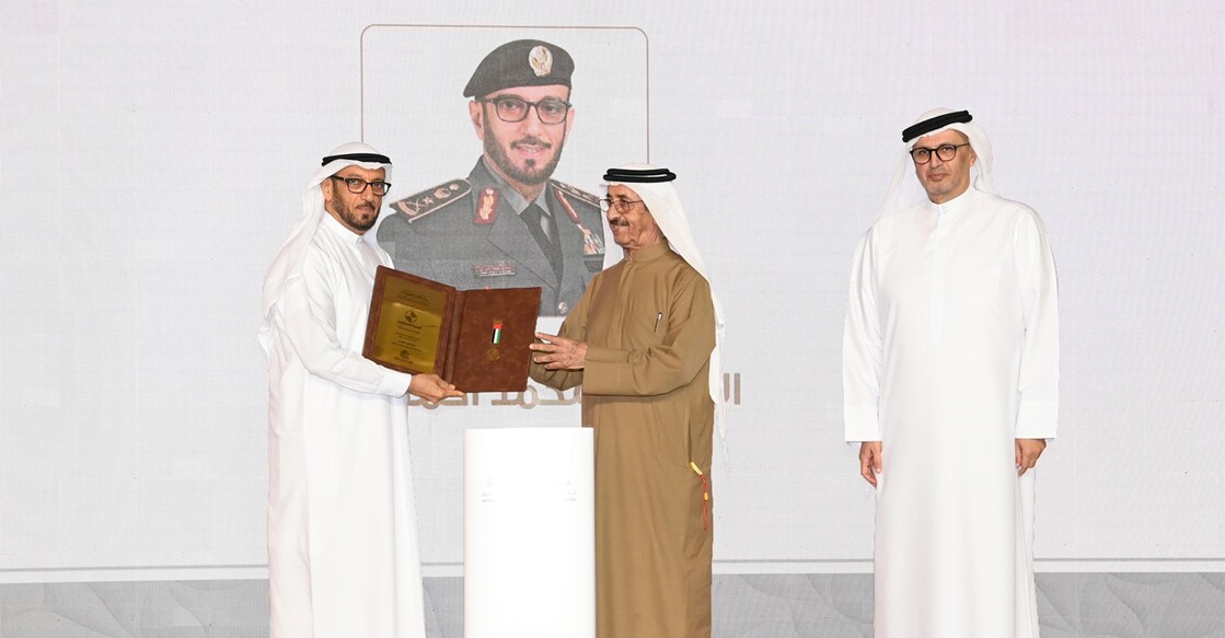 watani-al-emarat-humanitarian-work-award-to-lt-general-muhammad-ahmed-al-marri watani-al-emarat-humanitarian-work-award-to-lt-general-muhammad-ahmed-al-marri