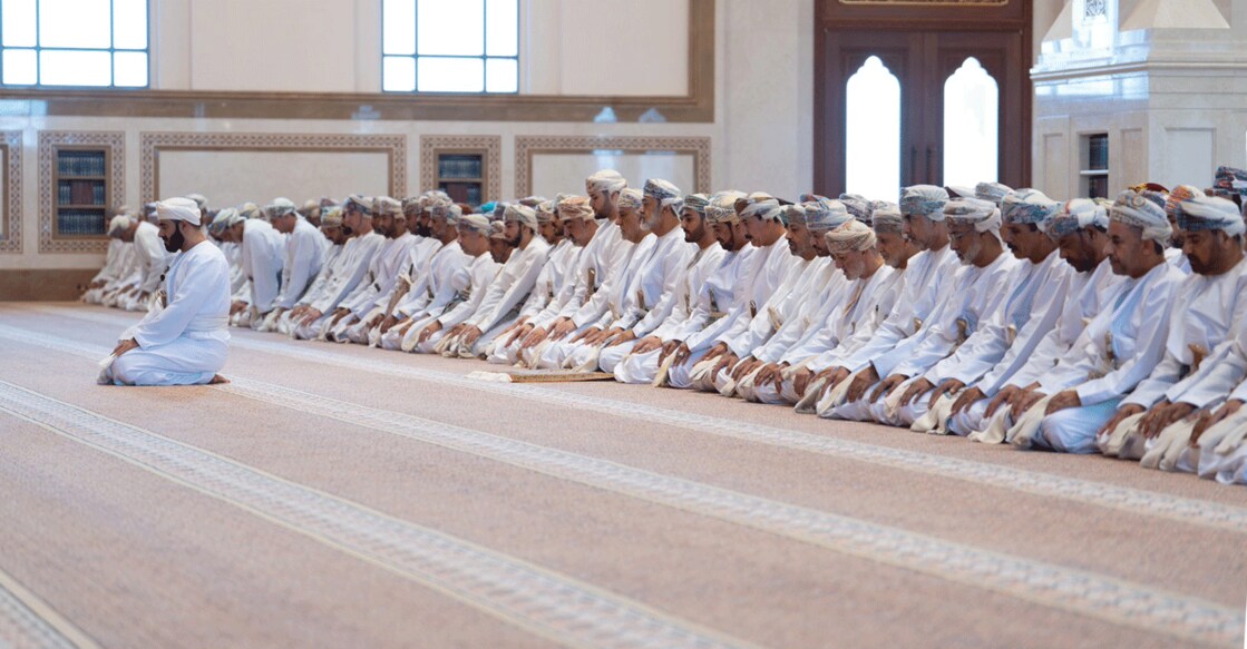 from-prayer-to-family-gatherings-oman-is-celebrating-eid-al-fitr സുല്ത്താന് ഹൈതം ബിന് താരിക് മസ്കത്തിലെ സീബ് വിലായത്തിലുള്ള സയ്യിദ ഫാത്തിമ ബിന്ത് അലി മസ്ജിദില് പെരുന്നാള് നിസ്കാരത്തില് പങ്കെടുത്തു.