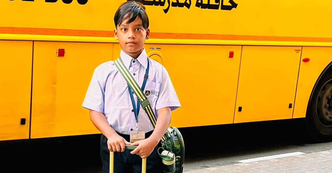 indian-schools-will-open-today-in-uae ഇന്ന് രാവിലെ സ്കൂളുലേയ്ക്ക് പുറപ്പെടുന്ന വിദ്യാർഥി. മുഹൈസിന 4ൽ നിന്നുള്ള ദൃശ്യം. Credit: ഇർഫാൻ ഹനീഫ്
