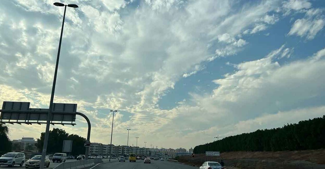 uae-rain തിങ്കളാഴ്ചയും ചൊവ്വാഴ്ചയും ഇടിമിന്നലോടൊപ്പം മഴ പെയ്യുന്നതിന് സാധ്യത