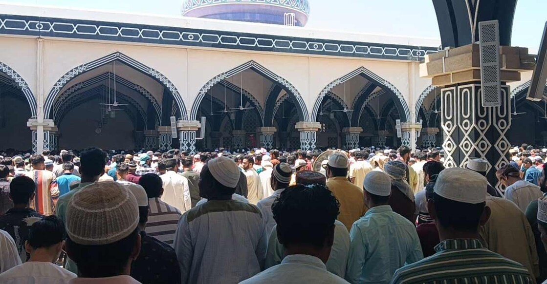 last-friday-of-ramadan-muscat റൂവി സുല്ത്താന് ഖാബൂസ് മസ്ജിദില് റമസാനിലെ അവസാന വെള്ളിയാള്ച നിസ്കരാത്തിനെത്തിയ വിശ്വാസികള്. ചിത്രം: അന്സാര് കരുനാഗപ്പള്ളി