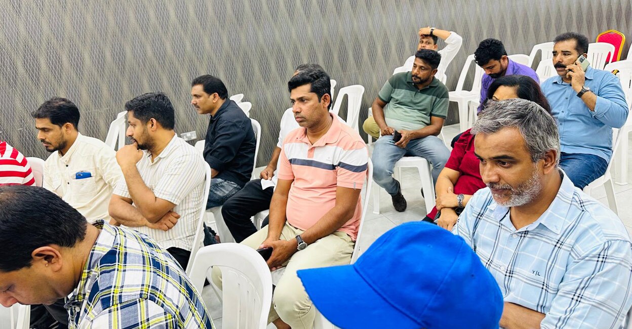 manama-souq-fire-traders-and-employees-lost-everything4 സാമൂഹ്യ പ്രവർത്തകരുടെ നേതൃത്വത്തിൽ നടന്ന യോഗം.