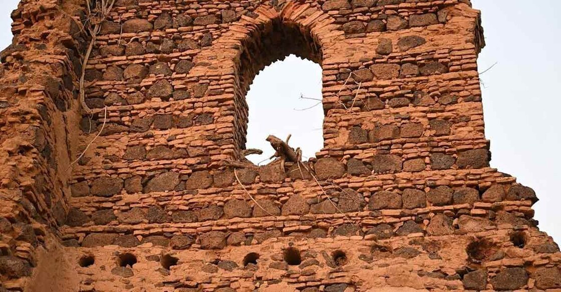 several-ancient-historical-fort-in-jizan