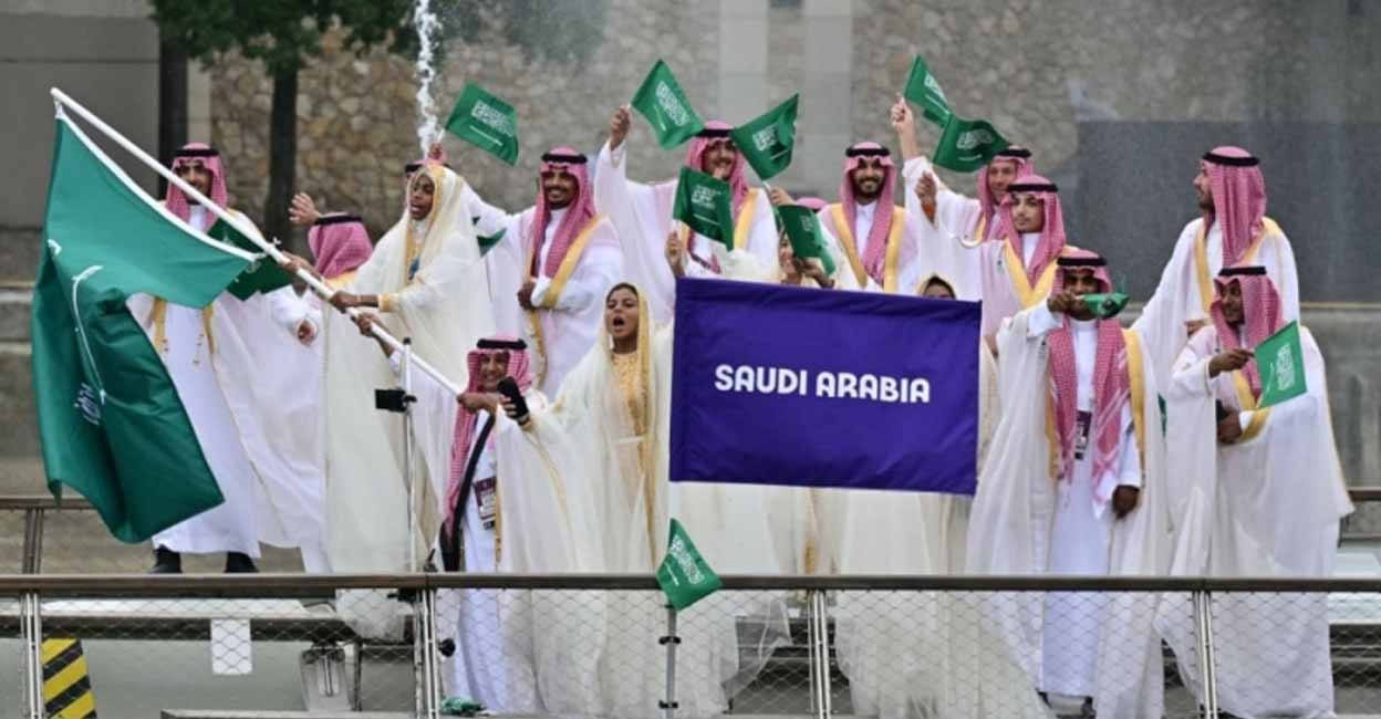 沙特运动员亮相巴黎奥运会开幕式 – 沙特运动员 | 巴黎奥运会 | 奥运会 | 海湾新闻 | 沙特阿拉伯马拉雅拉姆语新闻 | Global Manorama