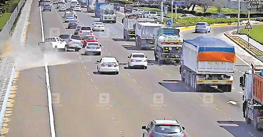 abu-dhabi-police-warn-of-rising-crashes-due-to-careless-driving-and-sudden-lane-changes abu-dhabi-police-warn-of-rising-crashes-due-to-careless-driving-and-sudden-lane-changes