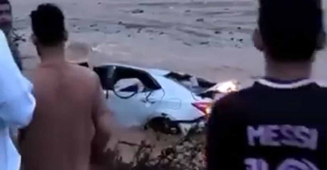 car-washed-away-in-jazan-body-of-the-woman-was-found ജിസാനില് അഹദ് അല്മസാരിഹയില് വാദി മസല്ലയില് ഒഴുക്കില്പെട്ട് തകര്ന്ന സൗദി ദമ്പതികളുടെ കാര്