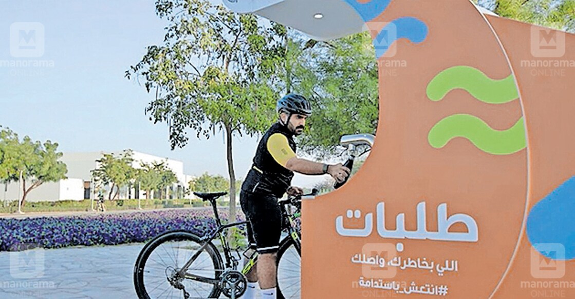 dubai-municipality-saves-over-4-million-plastic-bottles-through-dubai-can-initiative കുടിവെള്ളത്തിന്റെ റീഫിൽ സ്റ്റേഷനുകളിൽ ഒന്ന്.