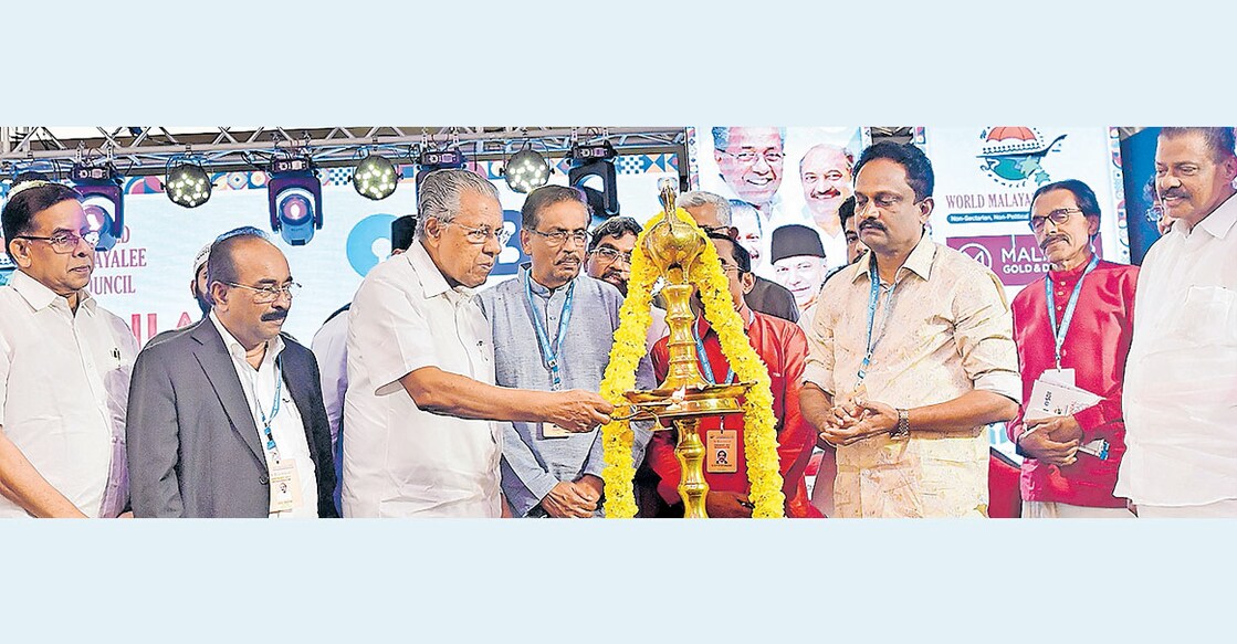 wayanad-landslide-14-houses-will-be-built-by-wmc വേൾഡ് മലയാളി കൗൺസിലിന്റെ 14–ാമത് ബൈനിയൽ കോൺഫറൻസ് മുഖ്യമന്ത്രി പിണറായി വിജയൻ ഉദ്ഘാടനം ചെയ്യുന്നു. പ്രഭാവർമ, പ്രസിഡന്റ് ജോൺ മത്തായി, ചെയർമാൻ ഗോപാലപിള്ള, ഷൈൻ ചന്ദ്രസേനൻ, പി.എം.നായർ, സിപിഎം സംസ്ഥാന സെക്രട്ടറി എം.വി.ഗോവിന്ദൻ തുടങ്ങിയവർ സമീപം. ചിത്രം: മനോരമ