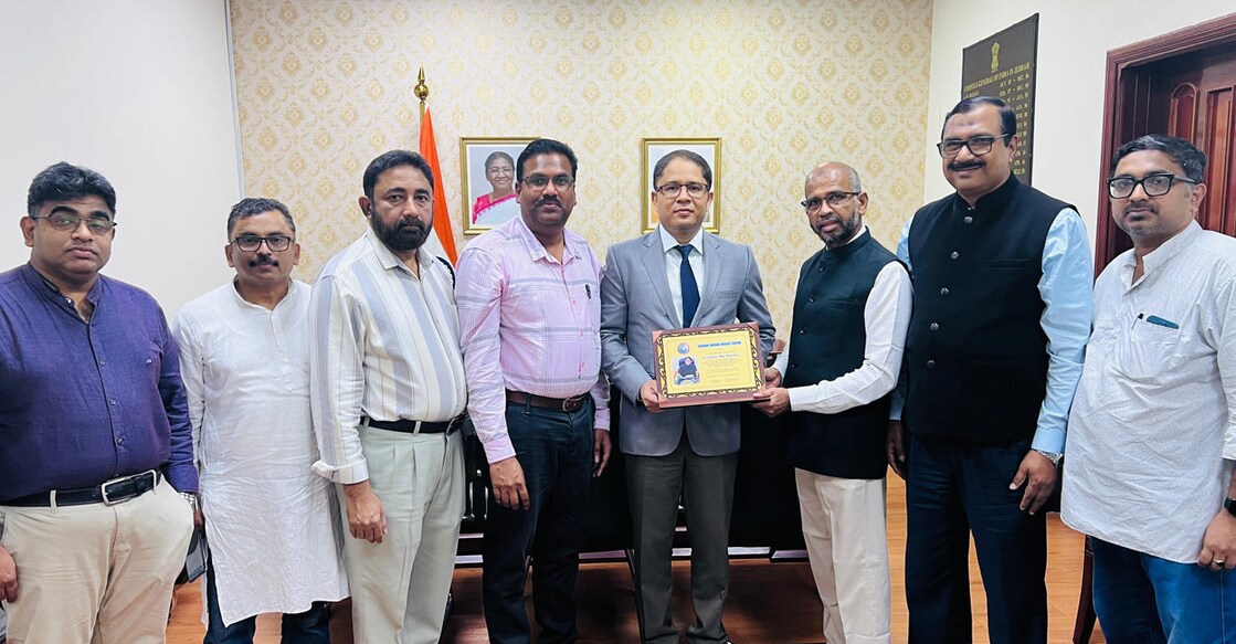 farewell-hosted-by-nri-community-in-jeddah-to-departing-cg-shahid-alam