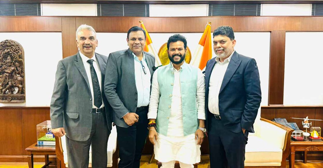  സെറ്റ് ഫ്ലൈ കമ്പനിയധികൃതർ ഇന്ത്യൻ വ്യോമയാന മന്ത്രി കിഞ്ഞാരപ്പു രാംമോഹൻ നായ്‌ഡുവുായി കൂടിക്കാഴ്ച നടത്തിയപ്പോൾ. Image Credit: Special Arrangement