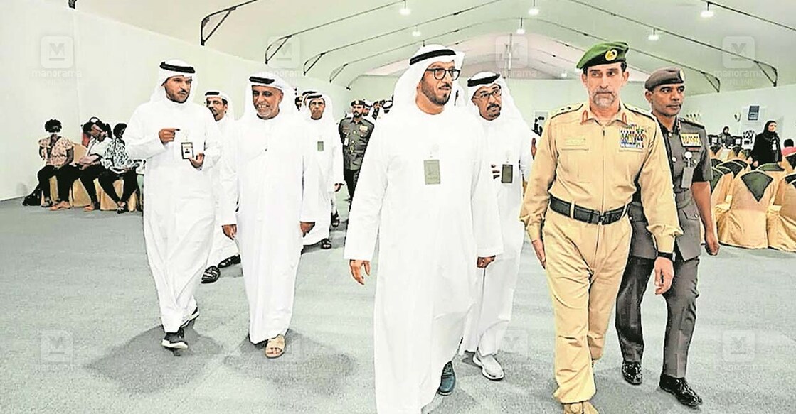 dubai-police-chief-visits-amnesty-center-in-aweer