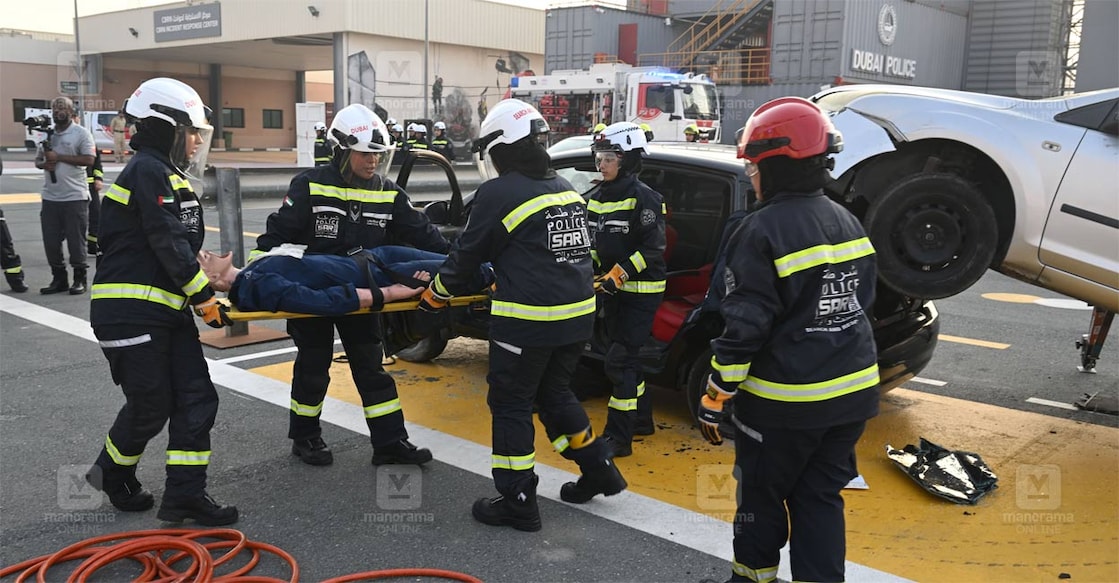 dubai-police-unveils-uaes-first-all-women-land-rescue-team വനിതാ ലാൻഡ് റെസ്ക്യൂ ടീം.