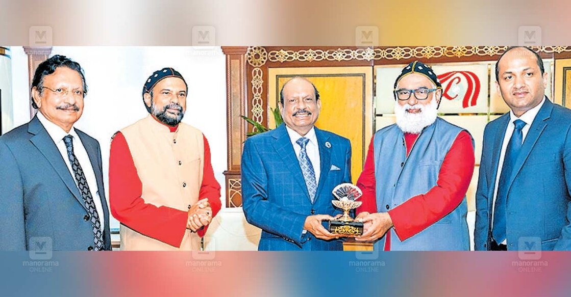 reception-for-dr-joseph-mar-gregorios-at-lulu-group-headquarters-1 യാക്കോബായ സഭയുടെ മലങ്കര മെത്രാപ്പൊലീത്ത ഡോ. ജോസഫ് മാർ ഗ്രിഗോറിയോസിനെ ലുലു ഗ്രൂപ്പ് ആസ്ഥാനത്ത് എം.എ.യൂസഫലി സ്വീകരിക്കുന്നു.