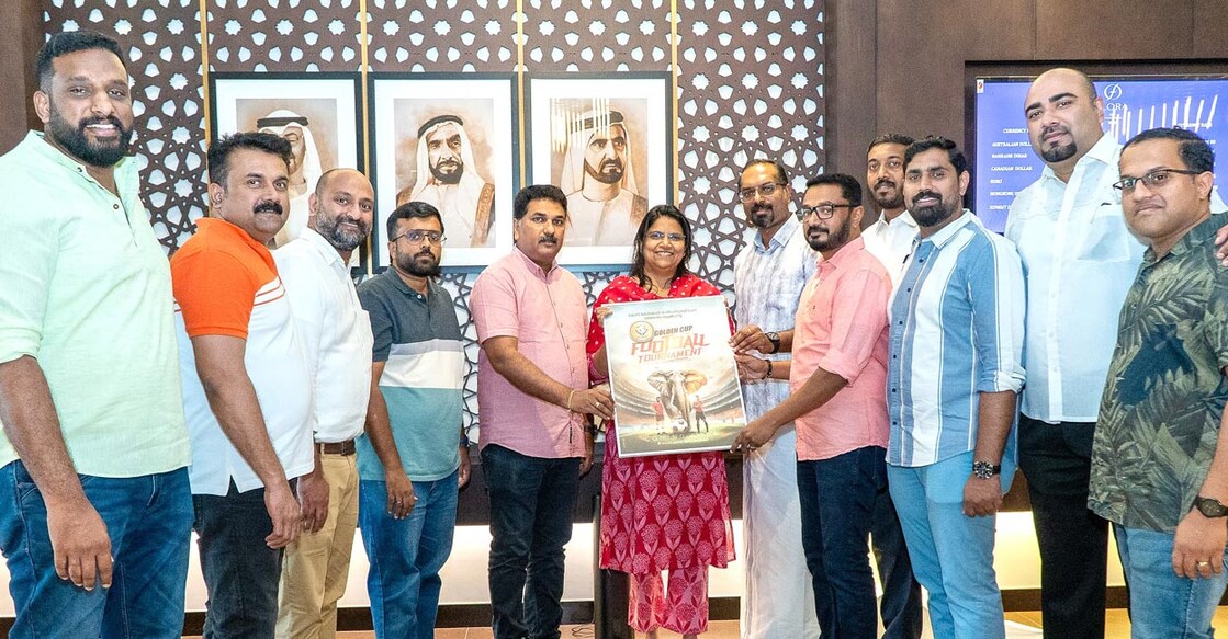 വീകെയർ ഗ്ലോബൽ യുഎഇയിൽ സംഘടിപ്പിക്കുന്ന ഗോൾഡൻ കപ്പ്  ഫുട്‌ബോൾ ടൂർണമെന്റിന്റെ പോസ്റ്റർ പ്രകാശനം അഡ്വ. ജെബി മേത്തർ എംപി നിർവഹിക്കുന്നു.