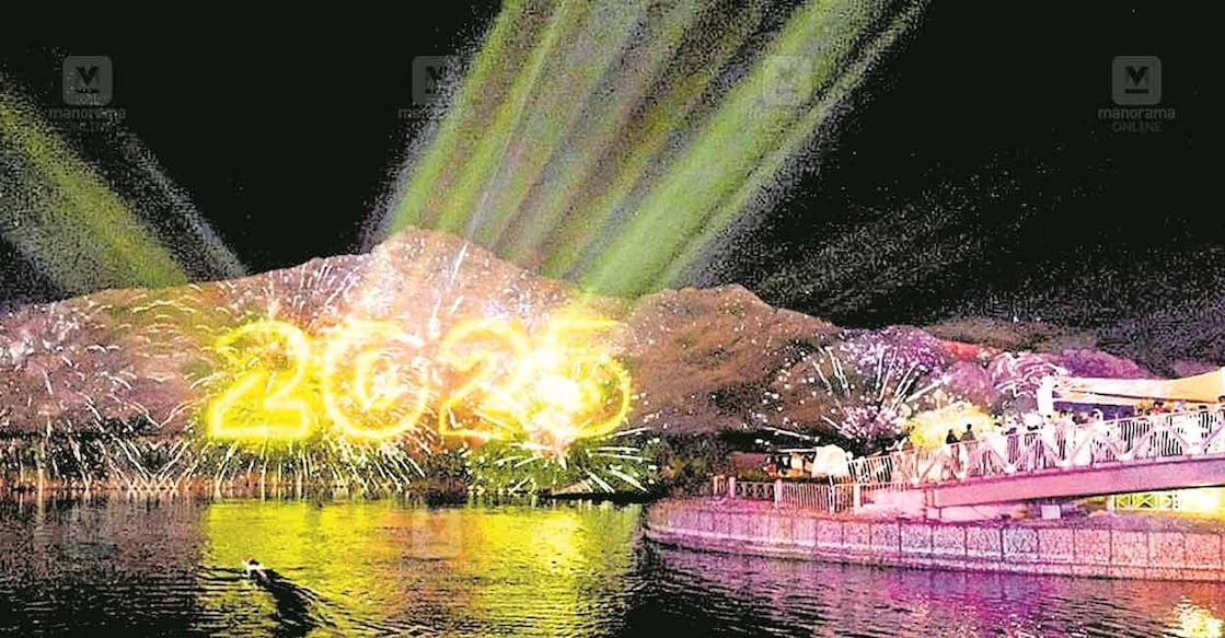 uae-celebrates-the-new-year-1 ഹത്തയിൽ നടന്ന വെടിക്കെട്ട്.