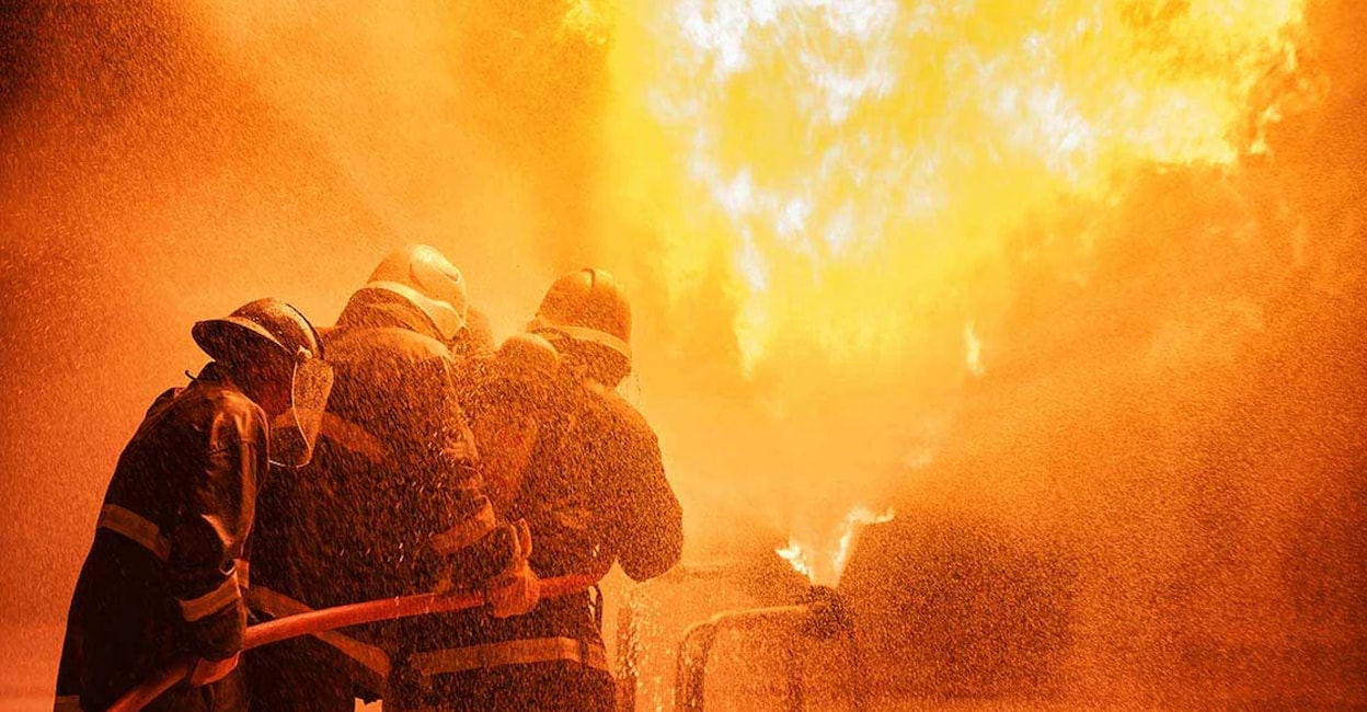 അബുദാബിയിൽ വെയർഹൗസിന് വൻ തീപിടിത്തം - Abu Dhabi warehouse fire | Al ...