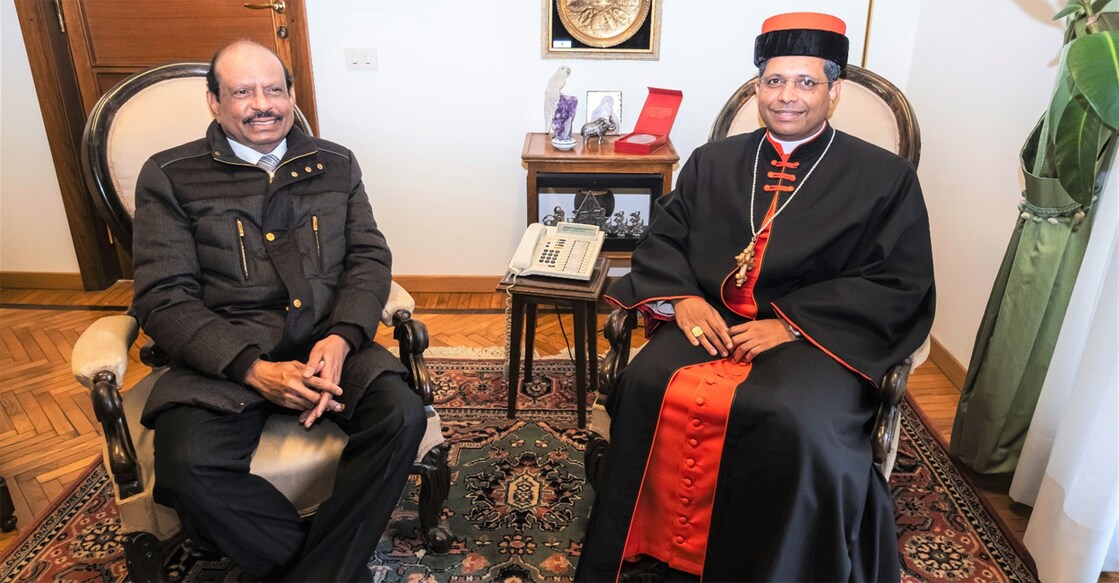 കർദ്ദിനാൾ മാർ ജോർജ്ജ്  ജേക്കബ് കൂവക്കാടുമായി ലുലു ഗ്രൂപ്പ് ചെയർമാൻ എം.എ. യൂസഫലി കൂടിക്കാഴ്ച നടത്തി.പ്പോൾ. ചിത്രം: സ്പെഷൽ അറേഞ്ച്മെന്റ്