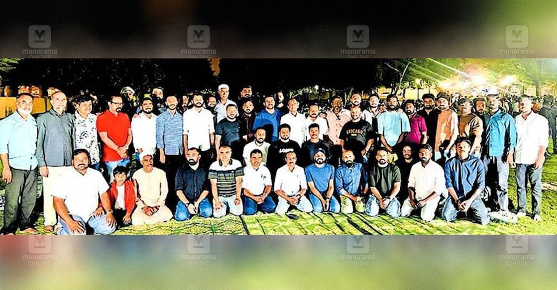 ചിത്രം: സ്പെഷൽ അറേഞ്ച്മെന്റ്