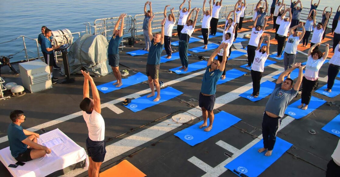 indian-navy-ship-organizes-yoga-training-in-salalah3 ചിത്രം: സ്പെഷൽ അറേഞ്ച്മെന്റ്
