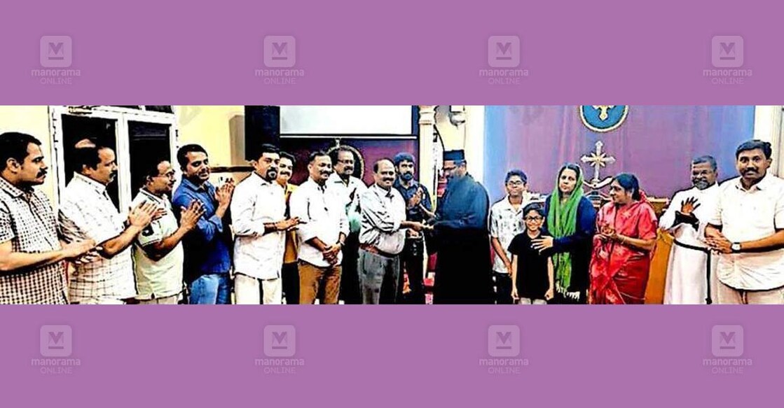 ചിത്രം: സ്പെഷൽ അറേഞ്ച്മെന്റ്