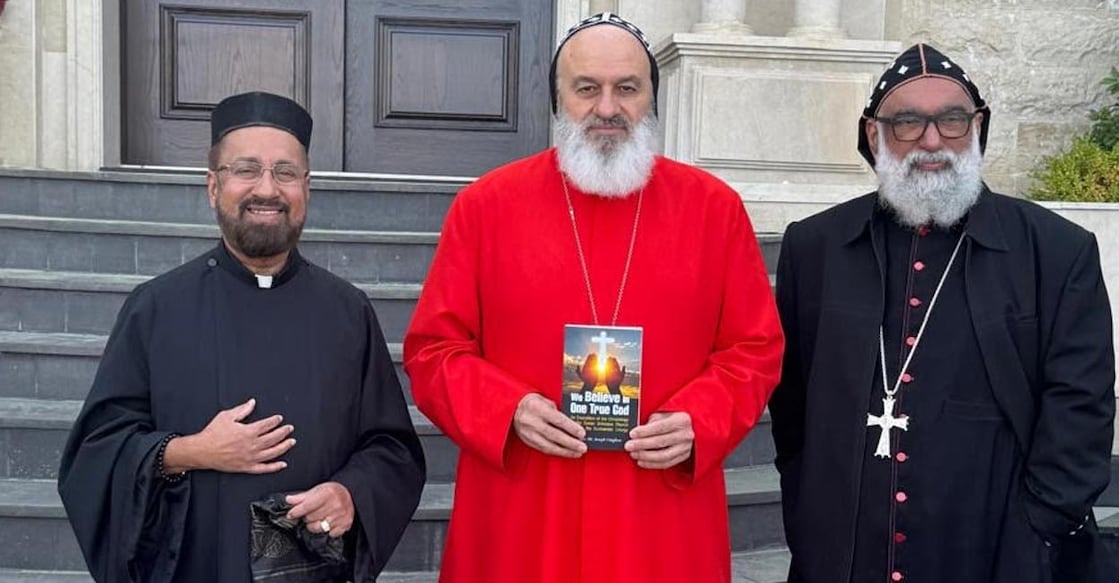 the-book-written-by-father-joseph-varghese-was-released-in-beirut "വി ബിലീവ് ഇൻ വൺ ട്രൂ ഗോഡ്" എന്ന ഗ്രന്ഥം പരിശുദ്ധ ഇഗ്നേഷ്യസ് എഫ്രേം ദ്വിതീയൻ പാത്രിയർക്കീസ് ബാവ പ്രകാശനം ചെയ്യുന്നു.