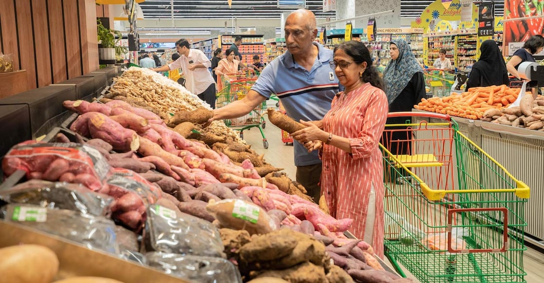 lulu-hypermarkets-ready-to-welcome-easter-in-the-uae അബുദാബി ലുലുവിലെ ഈസ്റ്റർ തിരക്ക്. ചിത്രം: സ്പെഷ്യൽ അറേഞ്ച്മെന്റ്