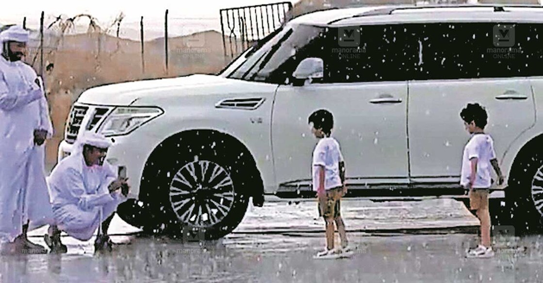 summer-rains-hit-various-emirates-across-the-uae summer-rains-hit-various-emirates-across-the-uae