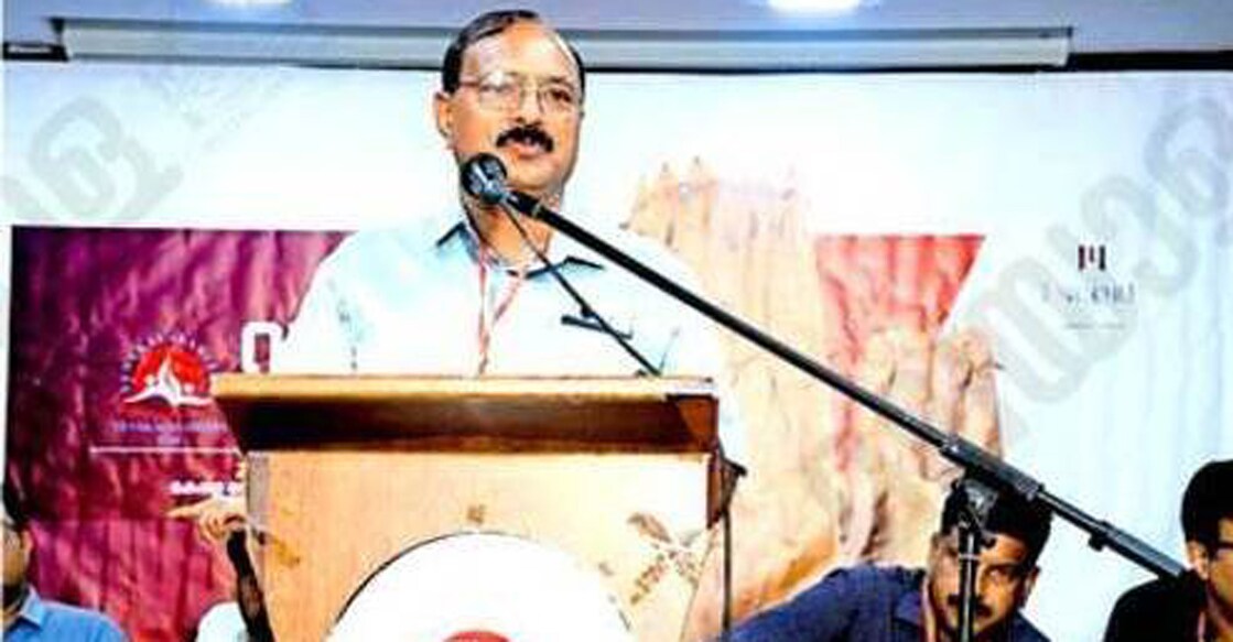 youth-literature-uae-holds-annual-gathering യുവകലാസാഹിതി യുഎഇ വാർഷിക സംഗമം കണ്ണൂർ ജില്ലാ പഞ്ചായത്ത് സ്റ്റാൻഡിങ് കമ്മിറ്റി ചെയർമാൻ വി.കെ.സുരേഷ് ബാബു ഉദ്ഘാടനം ചെയ്യുന്നു.