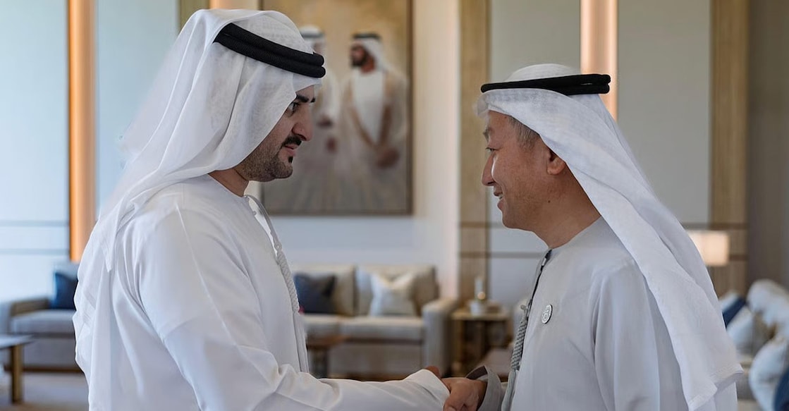 chinese-ambassador-to-uae-wears-kandura-at-business-meeting-dubai chinese-ambassador-to-uae-wears-kandura-at-business-meeting-dubai