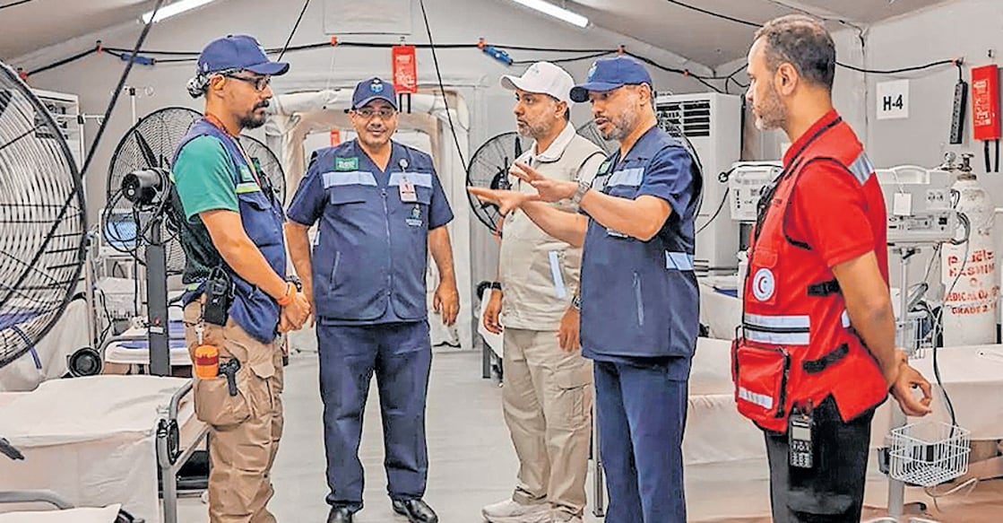 jabal-al-rahma-hospital-is-being-activated-today-at-arafat-to-ensure-pilgrim-safety-during-hajj അറഫയിൽ സജ്ജമാക്കിയ ഫീൽഡ് ആശുപത്രിയിലെ ഒരുക്കങ്ങൾ ആരോഗ്യമന്ത്രി ഫഹദ് അൽ ജലാജിൽ പരിശോധിക്കുന്നു.