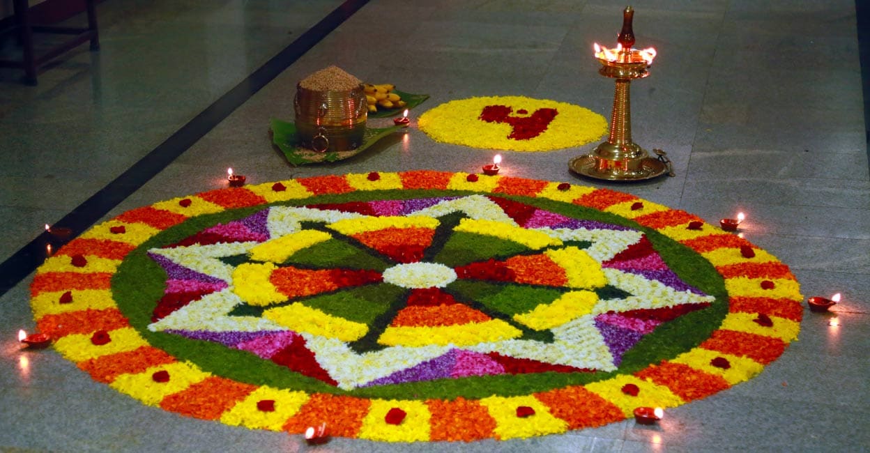 നാട്ടിലെ ഓണസ്മരണകൾ നിറച്ച് ഗൾഫിലും 'ഓണപ്പൂവിളി'